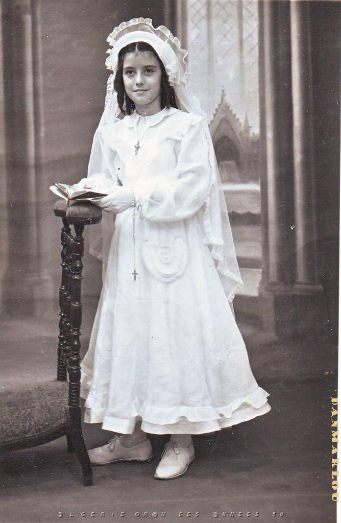 COMMUNIONS ORAN DU PATRONAGE ORAN DE LA JUS SAINT LOUIS   19XX JOSEPHINE SEGURA.JPG